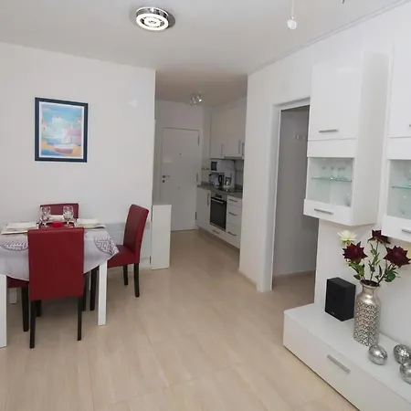 Apartment Mit Balkon Und Direktem Meerblick *